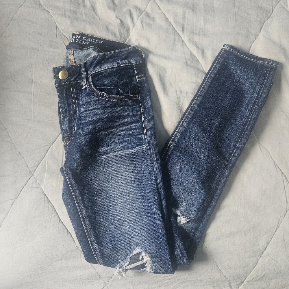 AMERICAN EAGLE Super Stretch Jegging Distressed Patched 00 SHORT AE